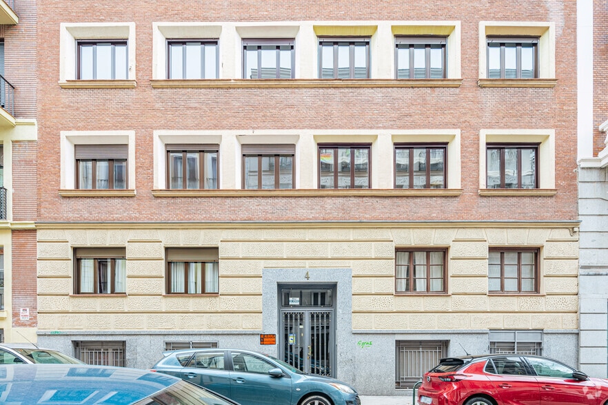Calle Eguilaz, 4, Madrid, Madrid à louer - Photo du bâtiment - Image 2 de 2