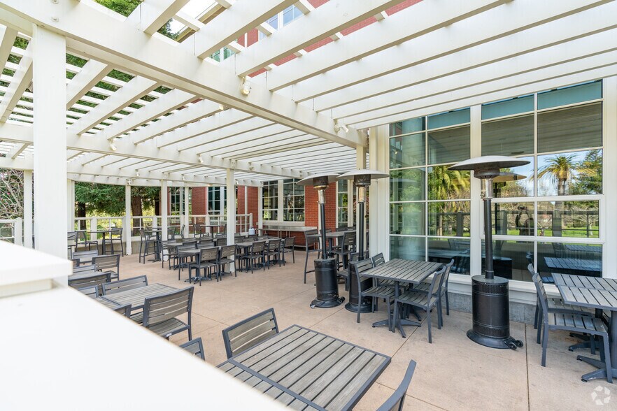 One Letterman Dr, San Francisco, CA à louer - Photo du bâtiment - Image 3 de 14