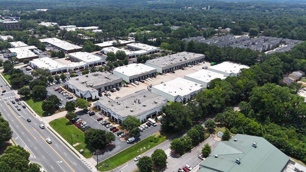 999 Mansell Rd, Roswell, GA à louer - Photo du bâtiment - Image 2 de 12