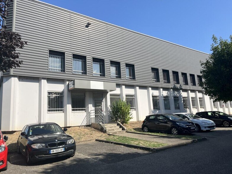 Flex dans Vénissieux à louer - Photo du bâtiment - Image 2 de 12