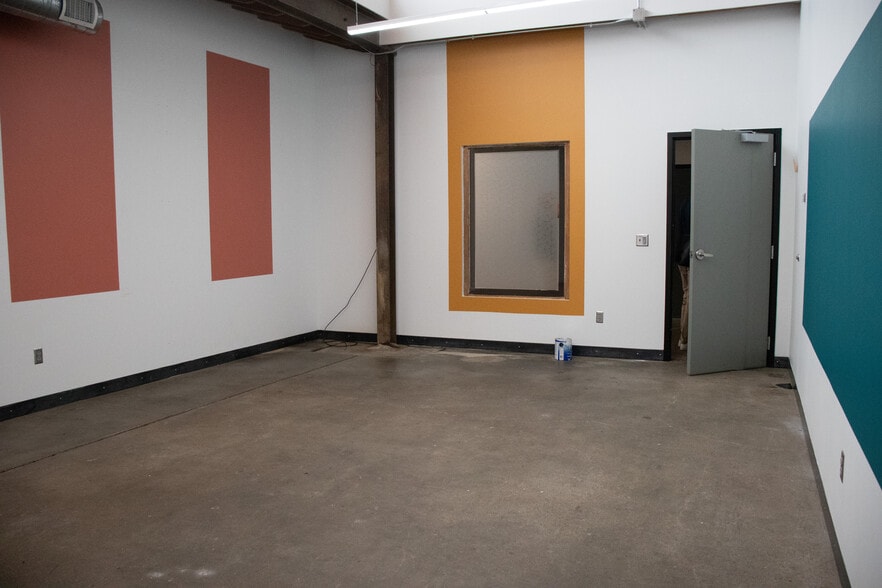 1111 N 13th St, Omaha, NE for lease - Building Photo - Image 2 of 21