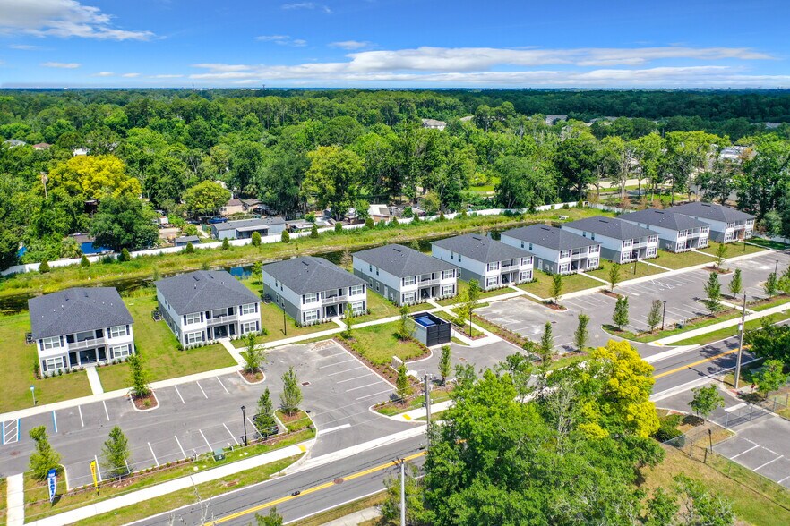 9556 Hood Rd, Jacksonville, FL à vendre - Photo du bâtiment - Image 3 de 88