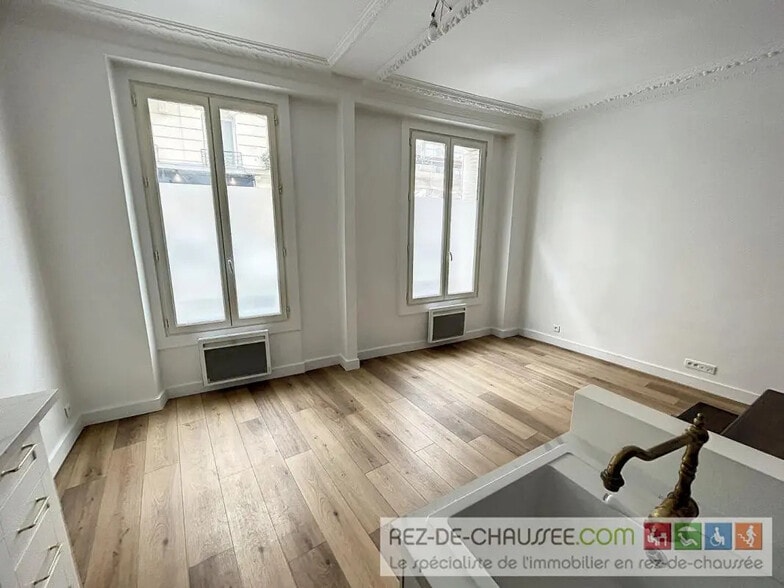 Multifamily in Paris for sale - Building Photo - Image 3 of 9