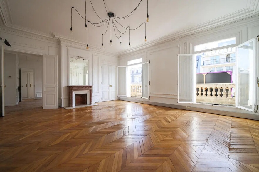 30 Rue La Boétie, Paris for lease - Interior Photo - Image 3 of 16
