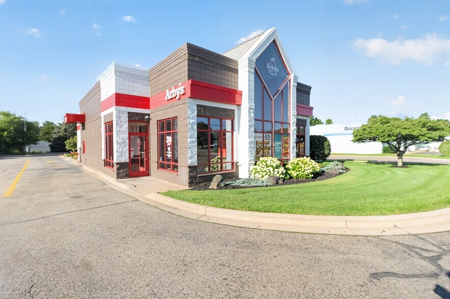 1408 W Main St, Fremont, MI for sale - Building Photo - Image 1 of 15