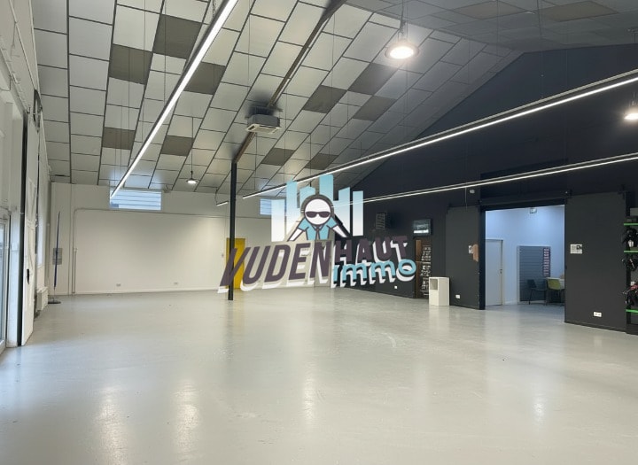 Retail in Portet-sur-Garonne for lease - Interior Photo - Image 1 of 9