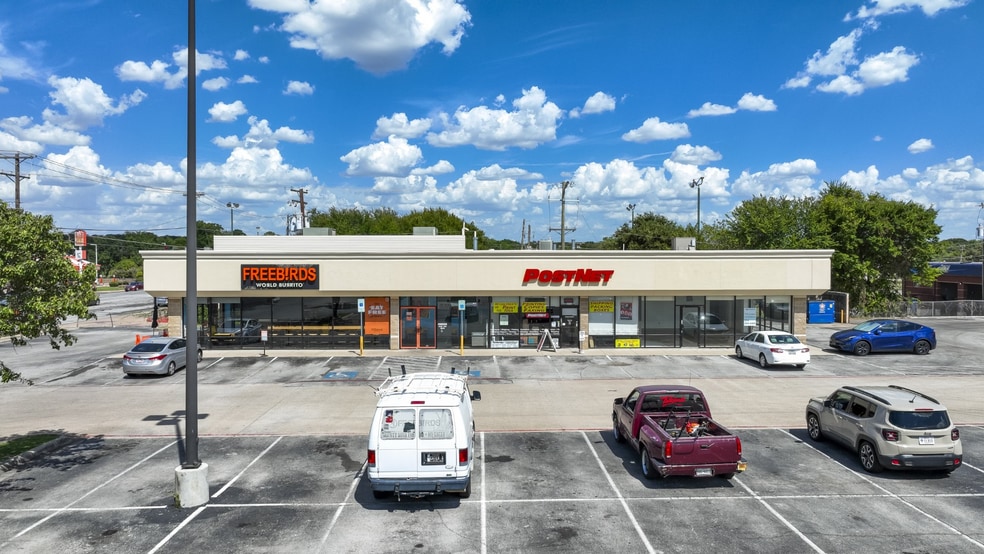 1301-1305 W Pipeline Rd, Hurst, TX for lease - Building Photo - Image 2 of 3
