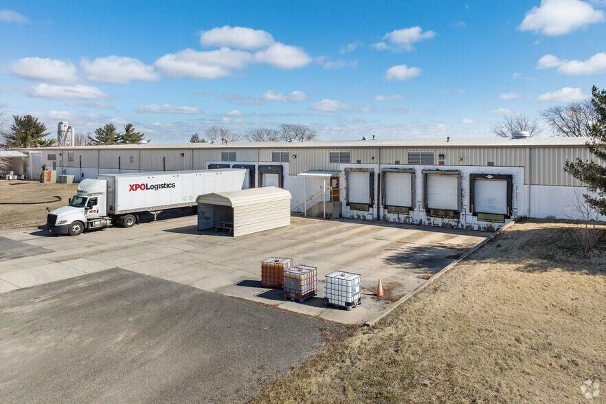 3750 Industrial Dr, Carlyle, IL à louer - Photo du bâtiment - Image 3 de 19
