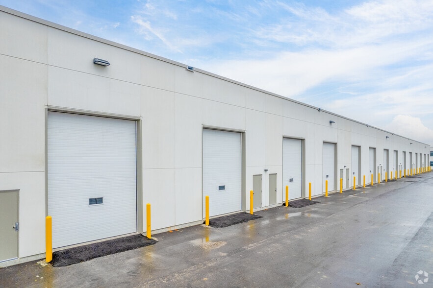 12545 Coleraine Dr, Caledon, ON for lease - Building Photo - Image 3 of 3