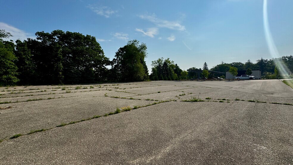 208 Robertson St, Cadillac, MI for sale - Building Photo - Image 2 of 8