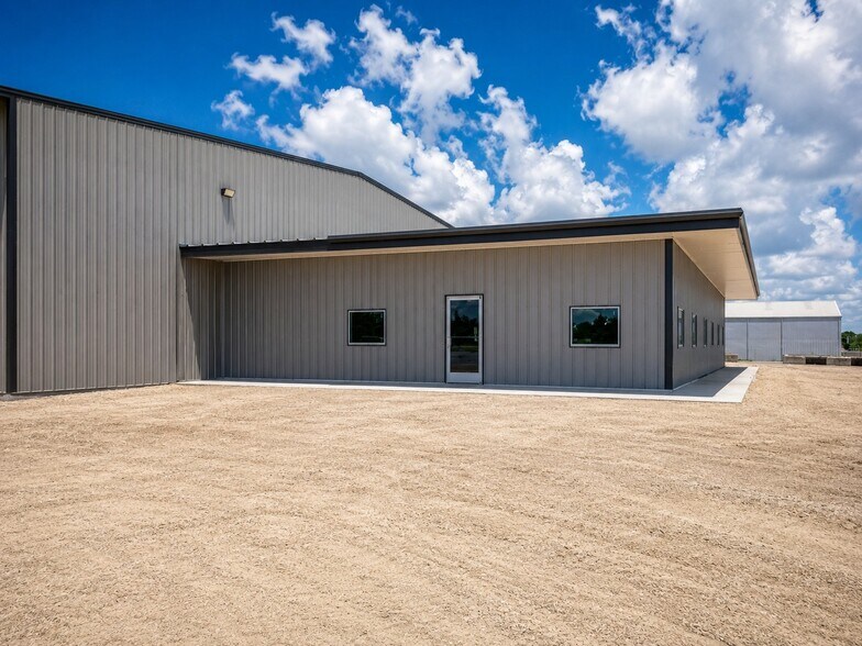 236 Industrial Park Dr, Victoria, TX à louer - Photo du bâtiment - Image 2 de 11