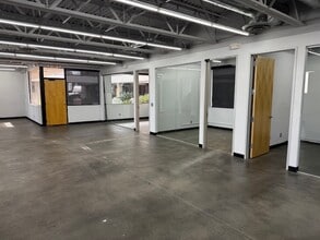 15230 N 75th St, Scottsdale, AZ for lease Interior Photo- Image 2 of 13