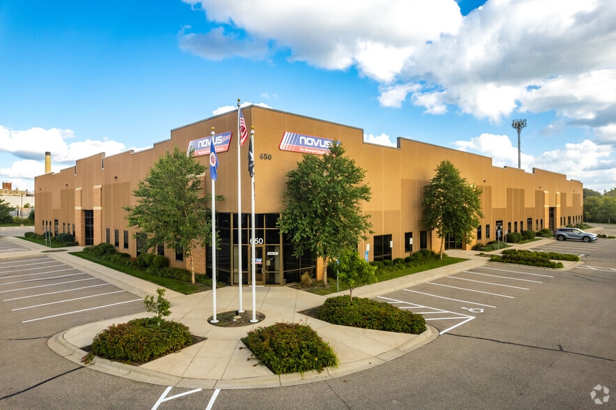 650 Pelham Blvd, Saint Paul, MN for lease - Primary Photo - Image 1 of 7