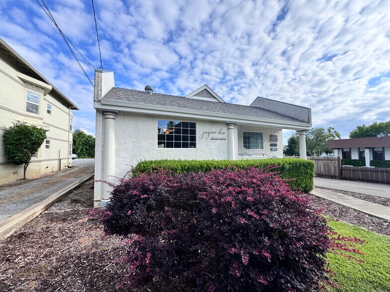 1936 Shasta St, Redding, CA à vendre - Photo du bâtiment - Image 3 de 17