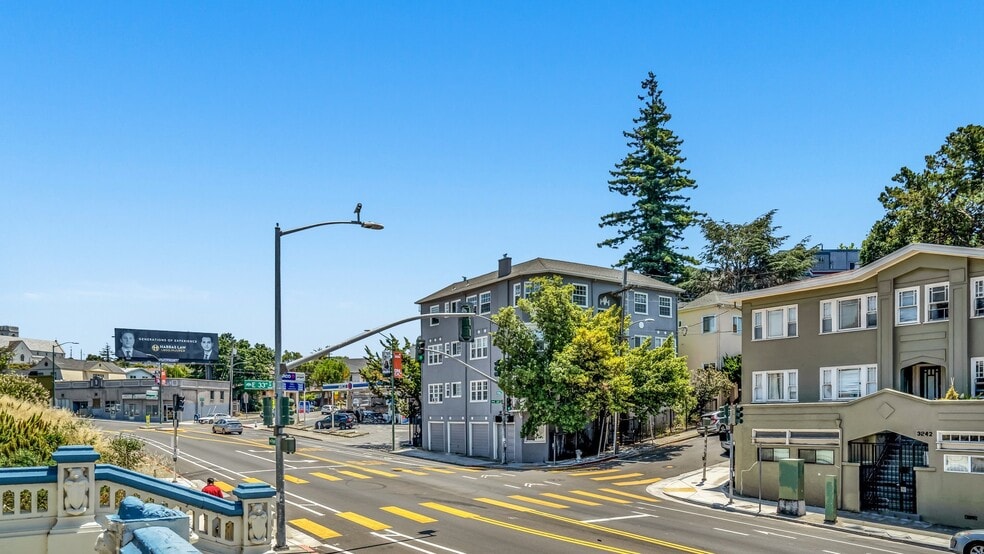 1000 E 33rd St, Oakland, CA à vendre - Photo du bâtiment - Image 2 de 76