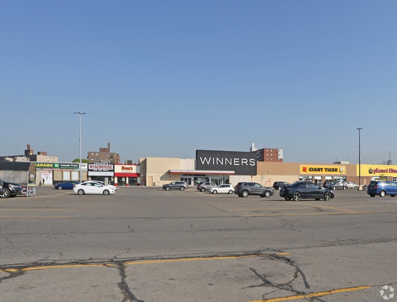 1151 Dundas St, Mississauga, ON for lease - Building Photo - Image 3 of 3