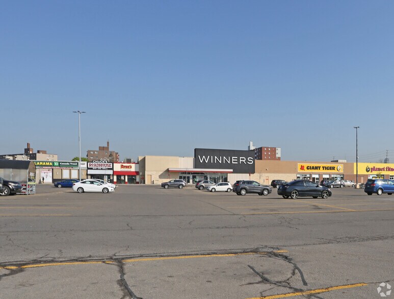 1151 Dundas St, Mississauga, ON à louer - Photo du bâtiment - Image 3 de 3