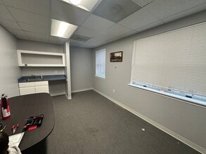 9375 Chesapeake St, La Plata, MD for lease Interior Photo- Image 2 of 7
