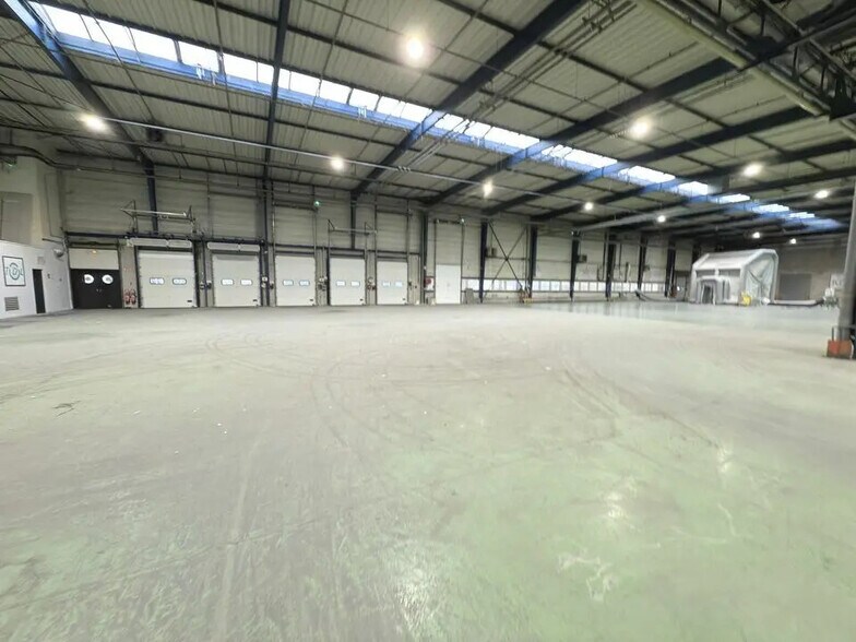 Flex in Louvres for lease - Interior Photo - Image 1 of 8