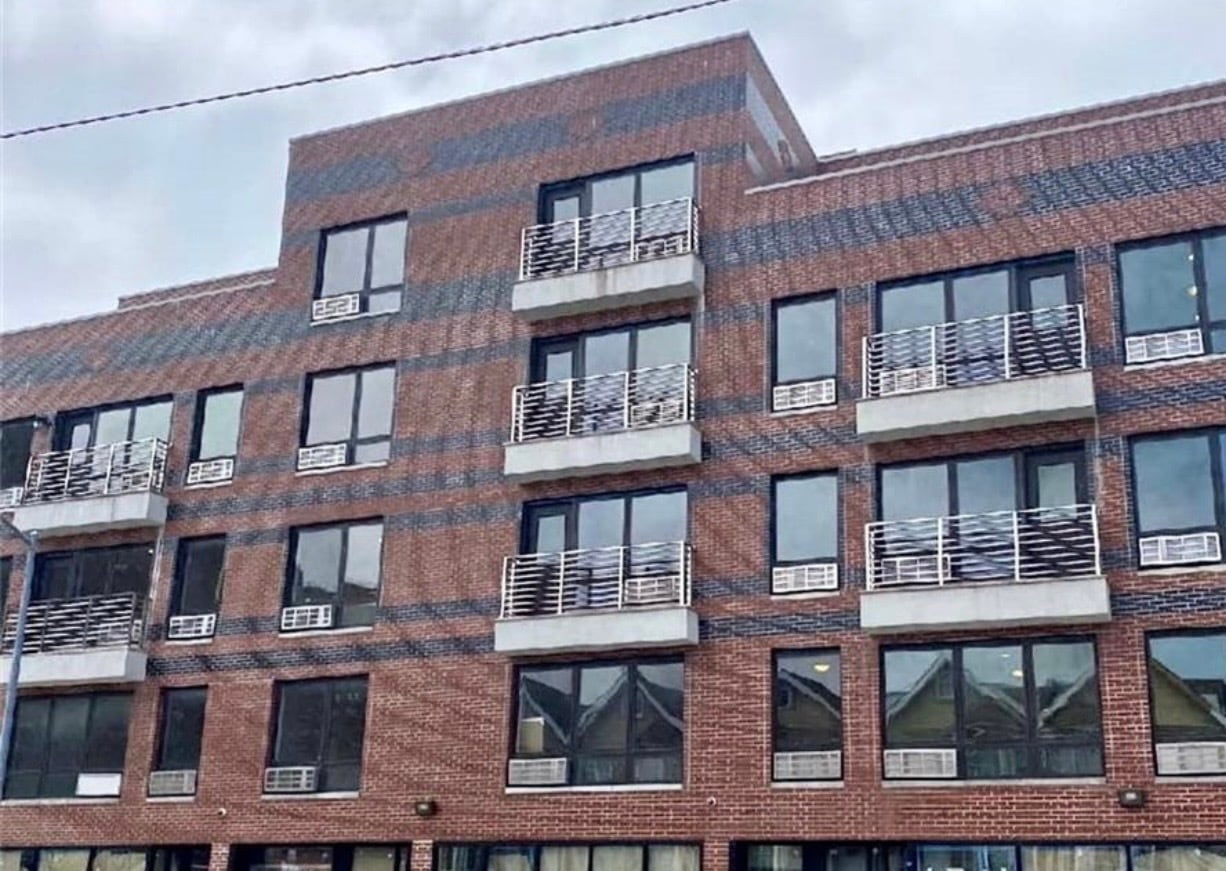 110 Thatford Ave, Brooklyn, NY à louer Photo intérieure- Image 1 de 5