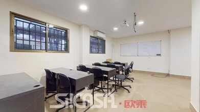 Bureau/Commerce de détail dans Parla, Madrid à louer Photo intérieure- Image 2 de 13