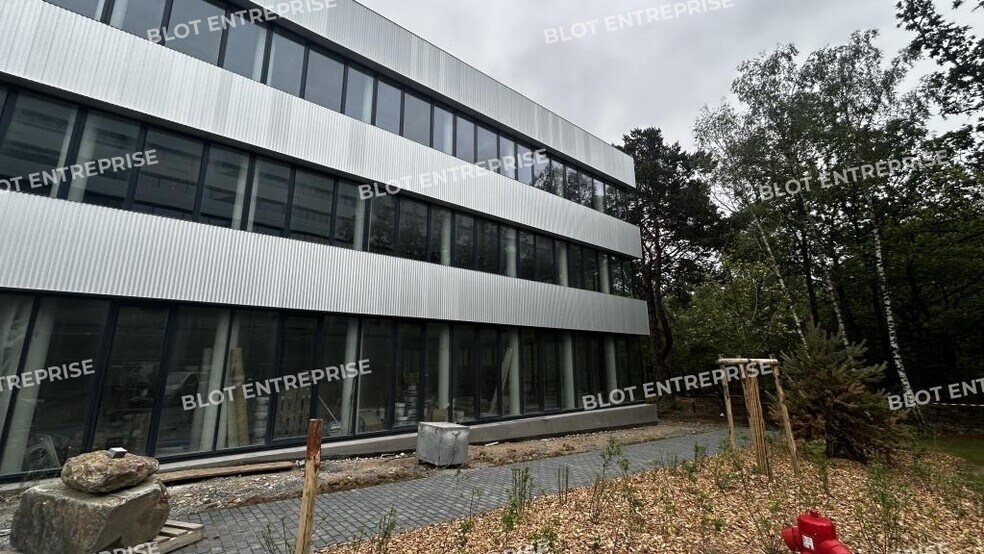 Office in Saint-Jacques-de-la-Lande for sale - Building Photo - Image 2 of 15
