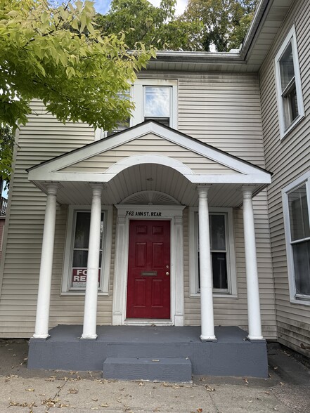 742 Ann St, Stroudsburg, PA for lease - Building Photo - Image 1 of 6