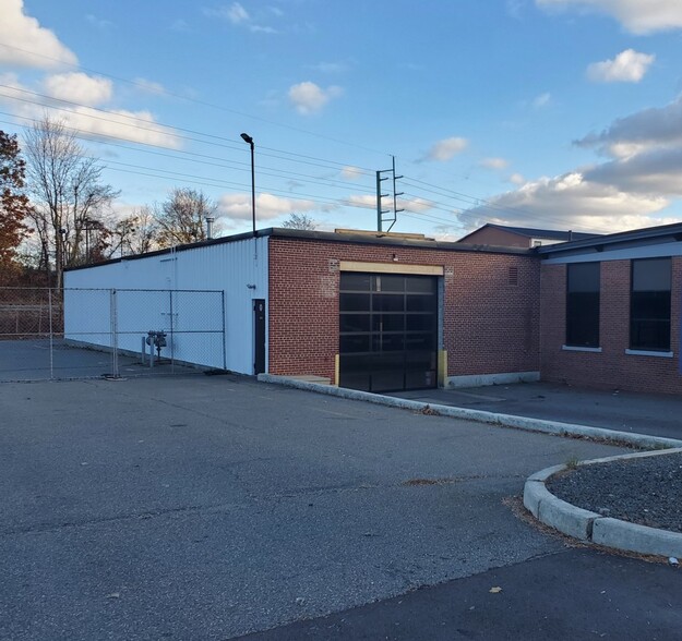 336 Weir St, Taunton, MA for lease - Building Photo - Image 1 of 14