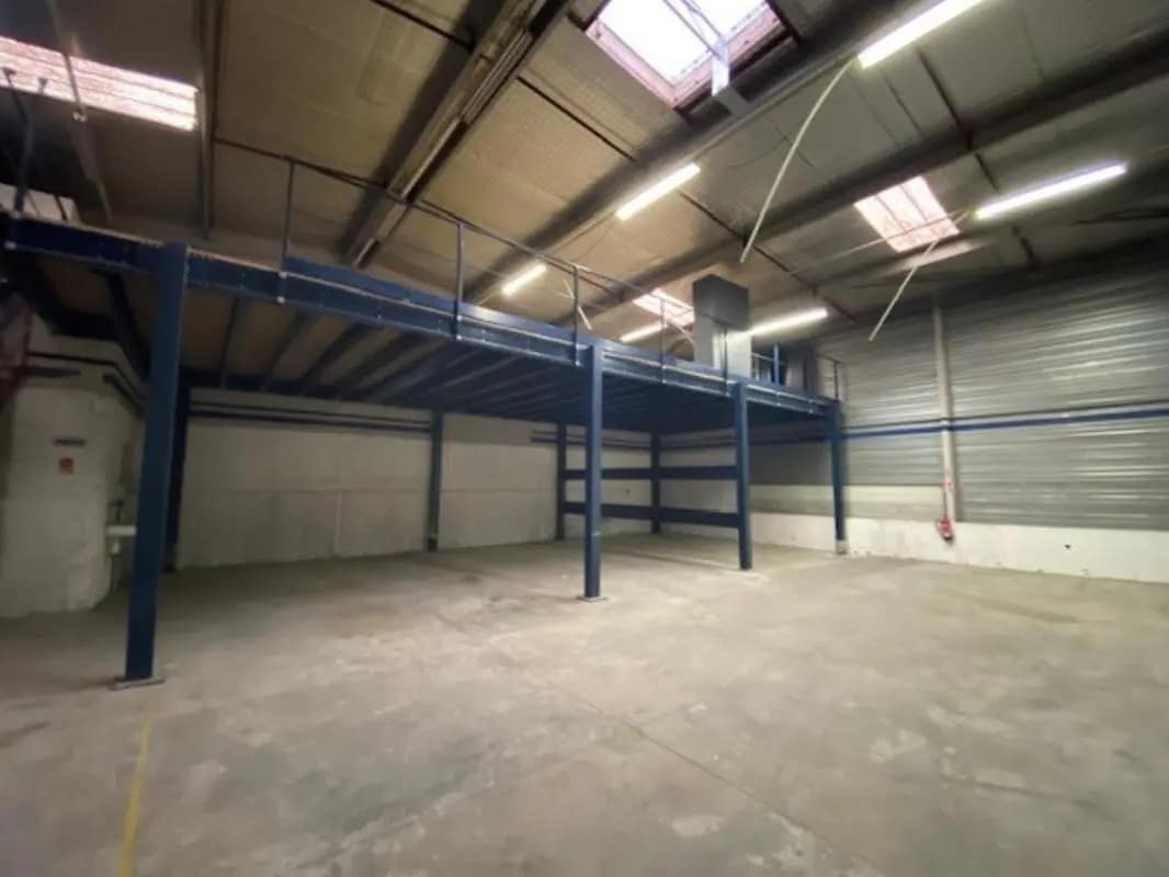 Flex in Vitrolles for lease Building Photo- Image 1 of 9
