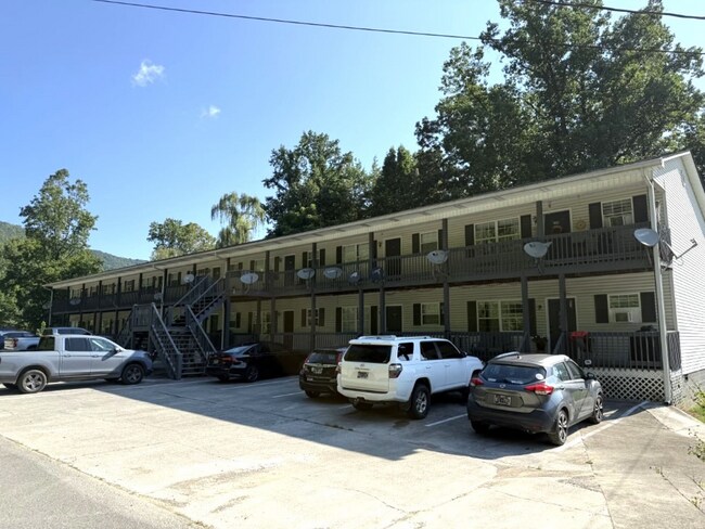 More details for 204 Ridenour Ln, Jacksboro, TN - Multifamily for Sale
