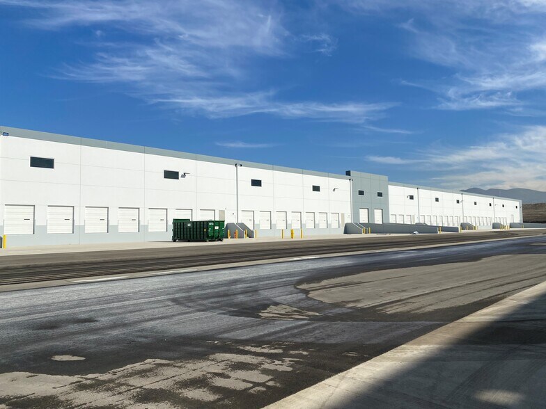 Otay Mesa Rd, San Diego, CA à louer - Photo du bâtiment - Image 2 de 16