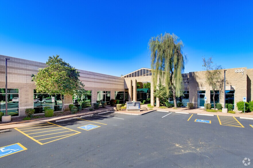 15880 N Greenway-Hayden Loop, Scottsdale, AZ for lease - Building Photo - Image 2 of 6