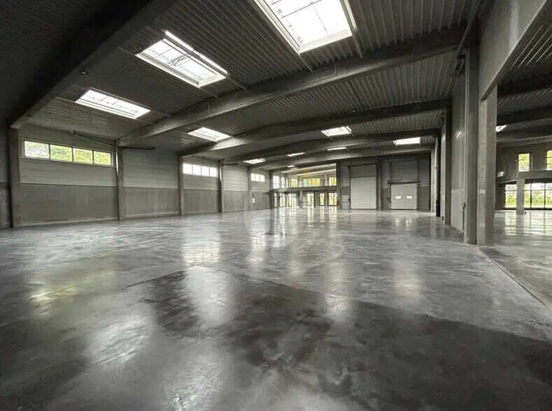 Retail in Saint-André-lez-Lille for lease - Interior Photo - Image 2 of 5