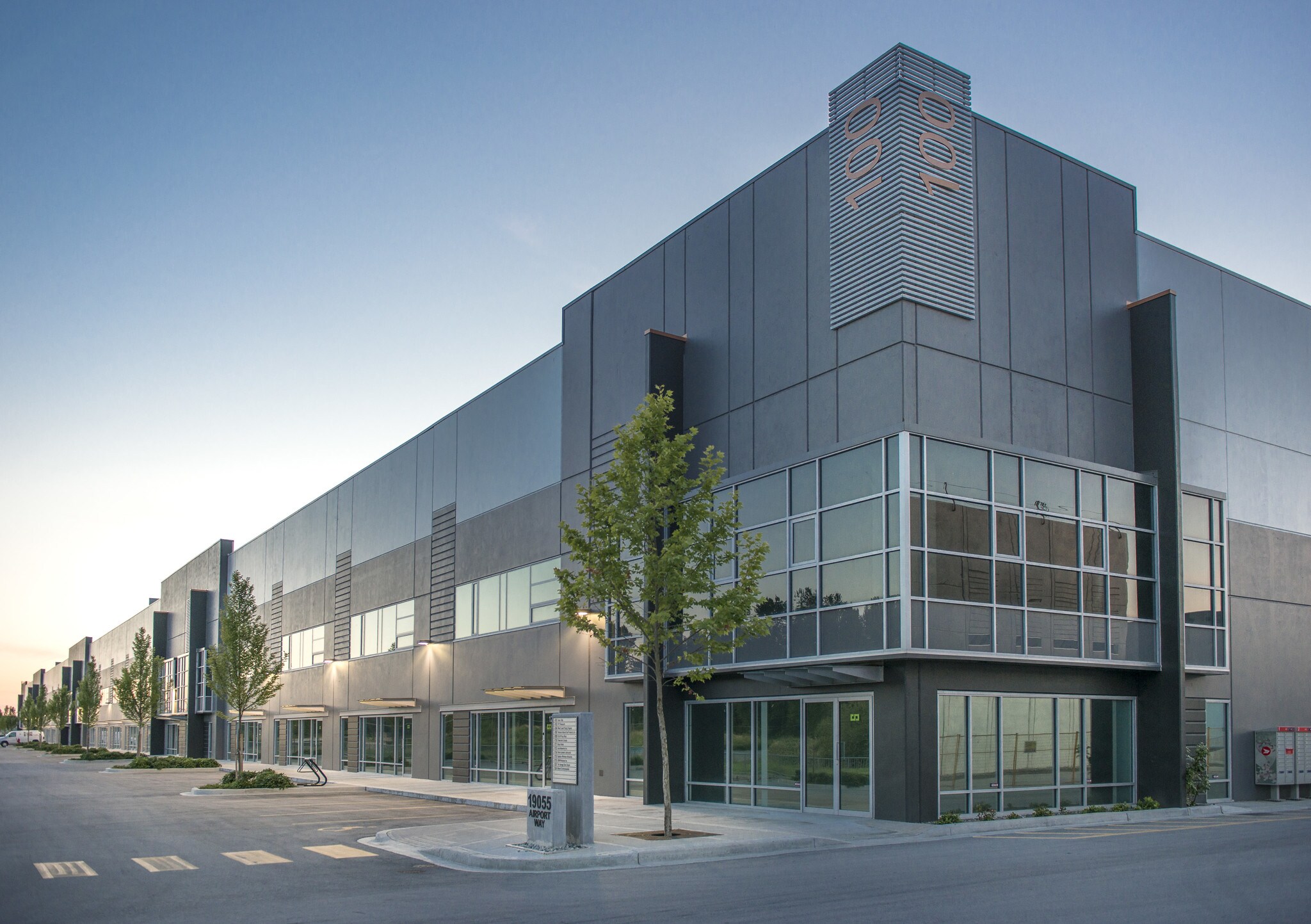 19055 Airport Way, Pitt Meadows, BC à vendre Photo principale- Image 1 de 1