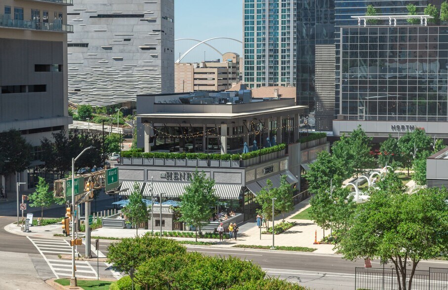 2300 N Field St, Dallas, TX à louer - Photo du bâtiment - Image 3 de 9