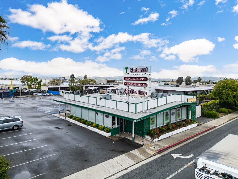 1280 E Holt Ave, Pomona, CA for lease - Primary Photo - Image 1 of 30