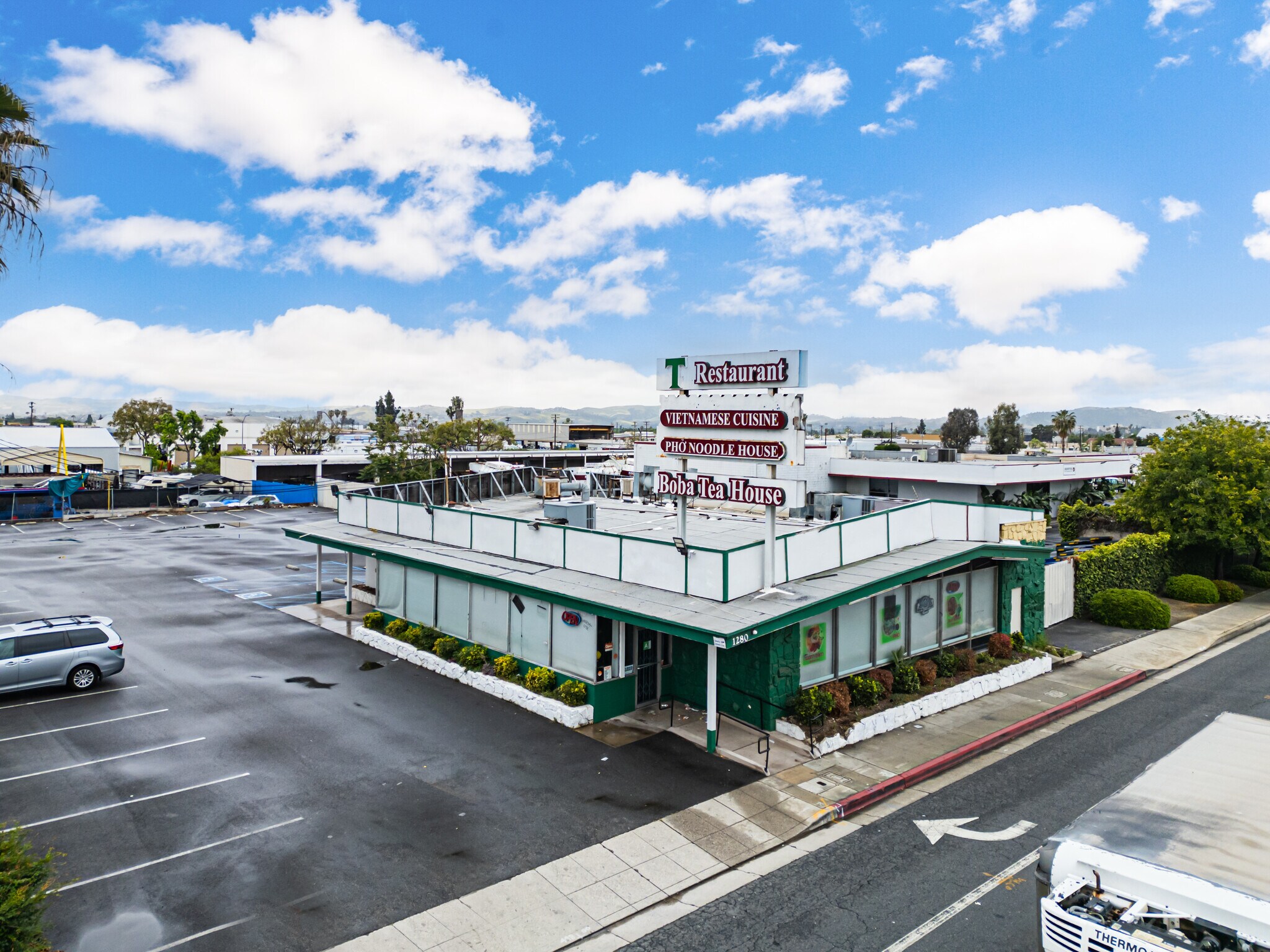 1280 E Holt Ave, Pomona, CA for lease Primary Photo- Image 1 of 31