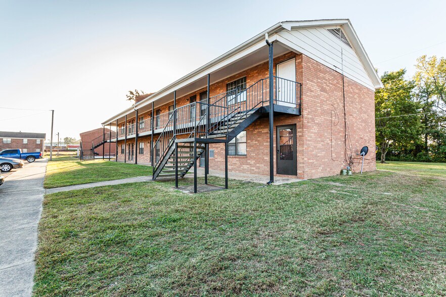 2226 Merrill Dr, Forrest City, AR à vendre - Photo du bâtiment - Image 2 de 20
