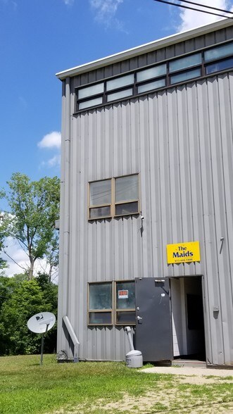 71 Love Ln, Netcong, NJ à louer - Photo du bâtiment - Image 3 de 11