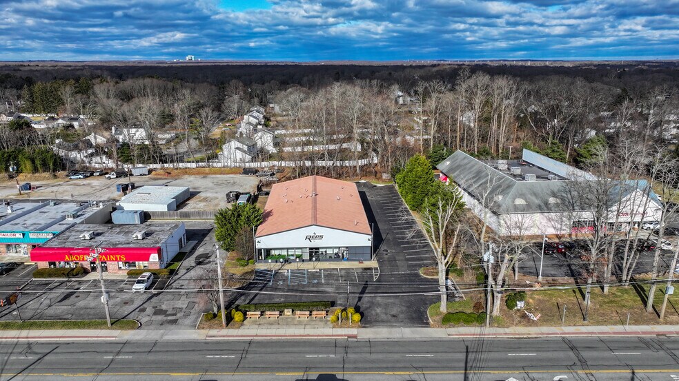 2343 Middle Country Rd, Centereach, NY à vendre - Photo du bâtiment - Image 3 de 8