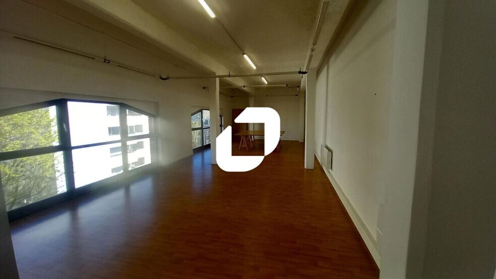 Office in La Madeleine for lease - Interior Photo - Image 2 of 9