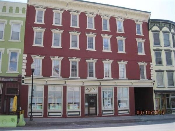 10 City Hall Pl, Plattsburgh, NY for lease - Building Photo - Image 1 of 2