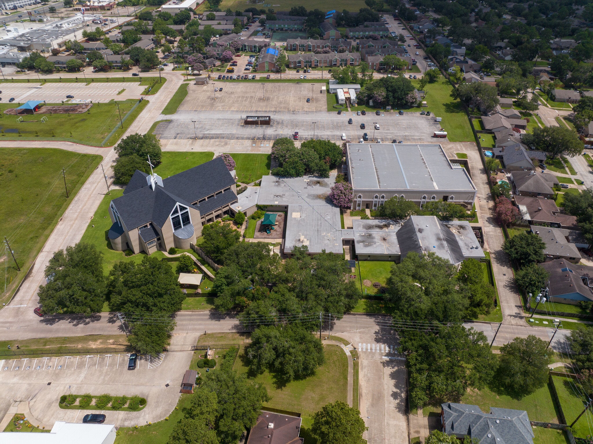 16000 Rippling Water Dr, Houston, TX for sale Primary Photo- Image 1 of 18