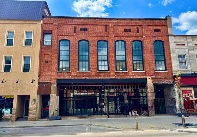 More details for 232 Front St, Belleville, ON - Retail for Sale