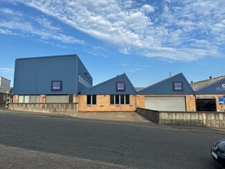 Plus de détails pour 129-133 Roebuck Rd, Chessington - Industriel à louer