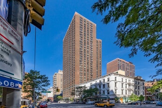 Plus de détails pour 200 E 72nd St, New York, NY - Commerce de détail à louer