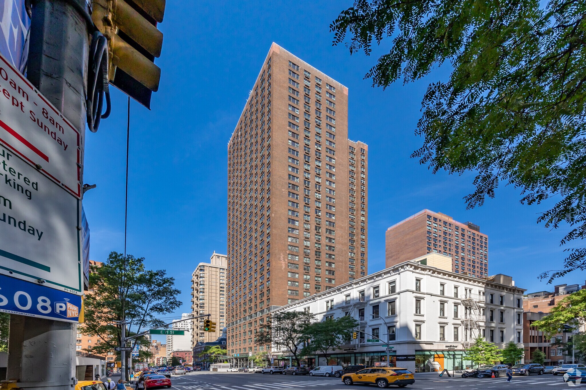 200 E 72nd St, New York, NY à louer Photo principale- Image 1 de 10