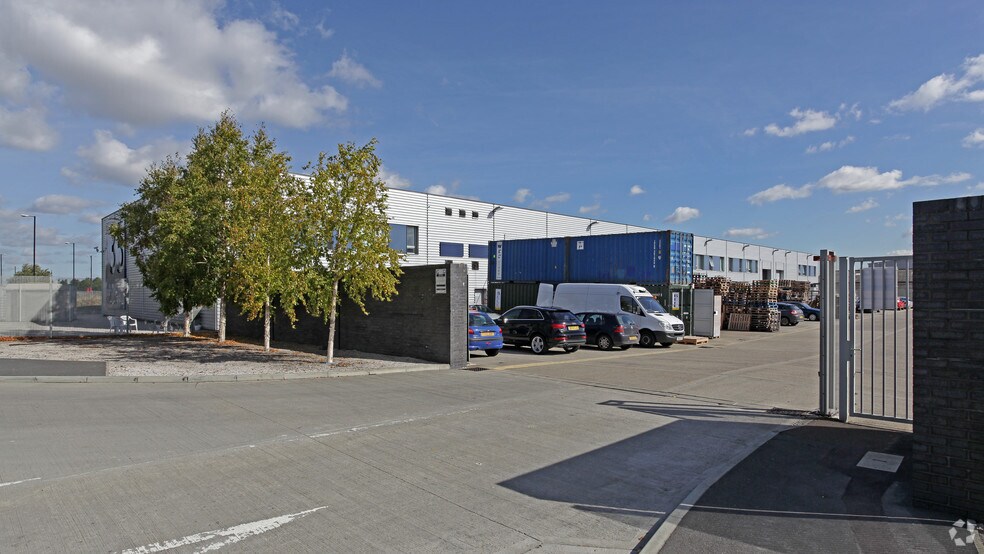 35 White Hart Ave, Londres à vendre - Photo du bâtiment - Image 2 de 6