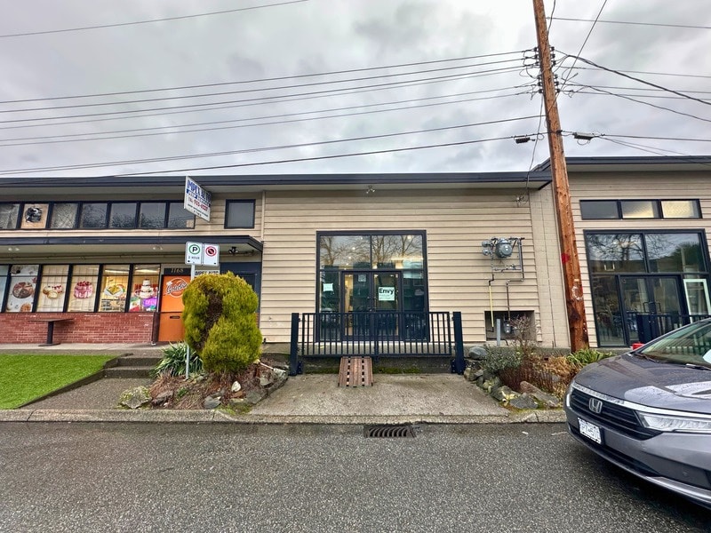 1166 W 14th St, North Vancouver District, BC à louer Photo du bâtiment- Image 1 de 2