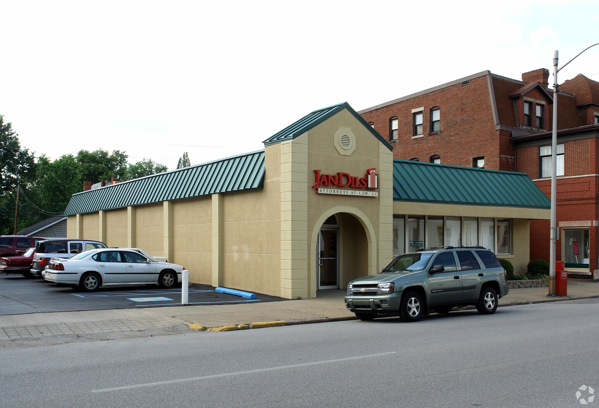 1037 Market St, Parkersburg, WV à louer Photo principale- Image 1 de 3